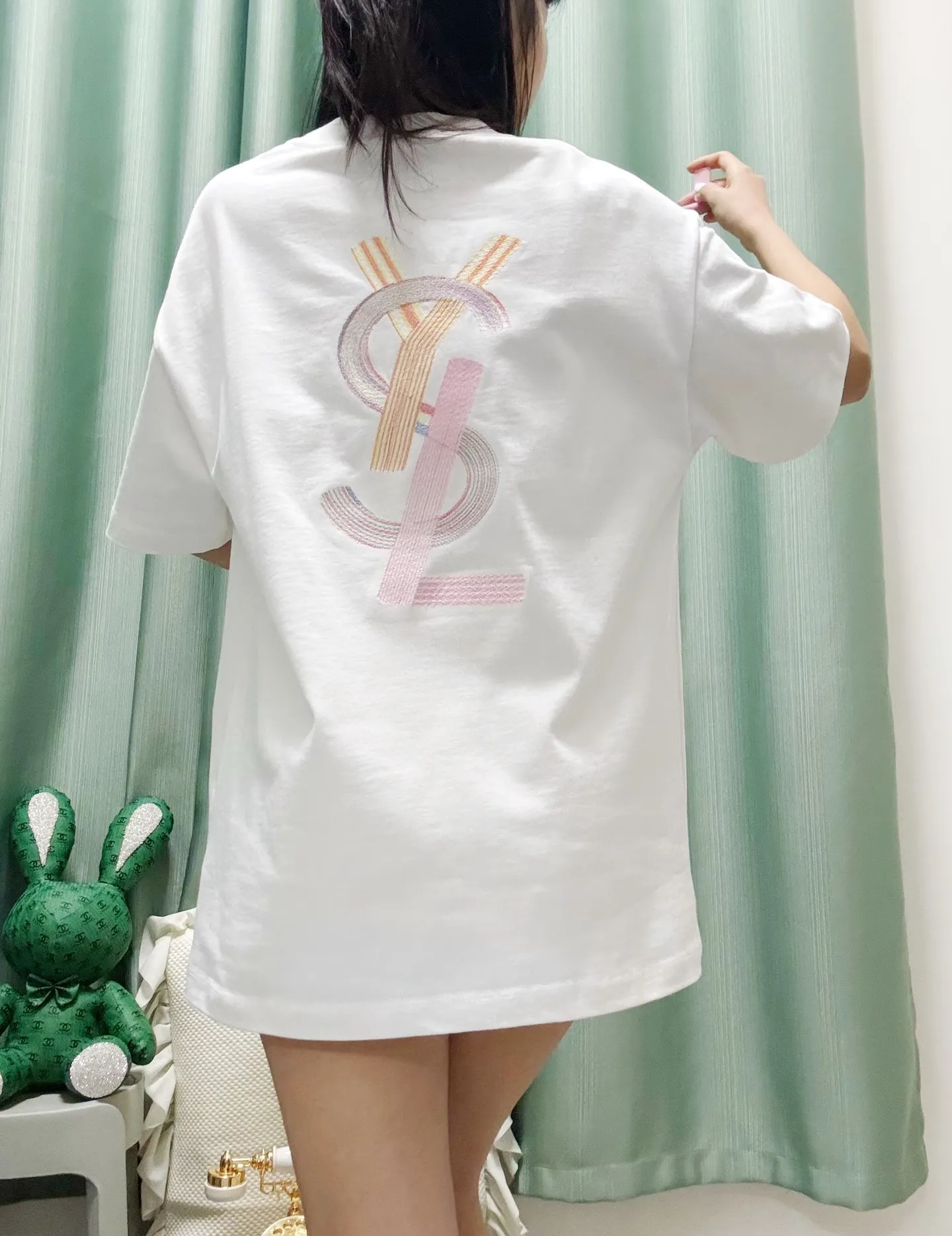 White ， Same Style